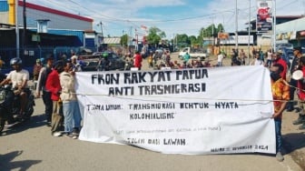 Massa FRPAT Gelar Aksi Tolak Transmigrasi: Papua Bukan Tanah Kosong!