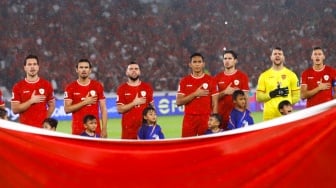 Skuad Timnas Indonesia saat pertandingan Sepak Bola Kualifikasi Piala Dunia 2026 Zona Asia Antara Indonesia melawan Jepang di Stadion Gelora Bung Karno, Jakarta, Jumat (15/11/2024). [Suara.com/Alfian Winanto]
