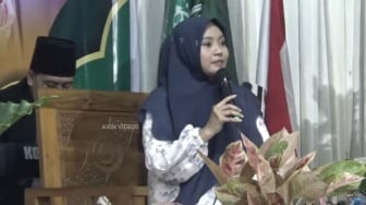 Siapa Mumpuni Handayayekti? Ustazah Muda dengan Logat Ngapak yang Pengajiannya Viral