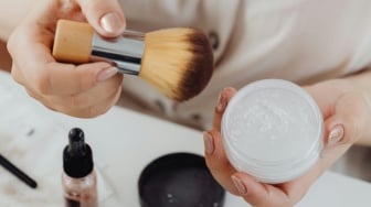 4 Translucent Powder Terbaik untuk Makeup Flawless, Bebas Minyak Seharian!