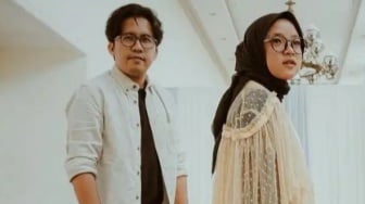 Nissa Sabyan dan Ayus Sabyan Jaga Jarak saat Manggung: Kok Enggak Pegangan Tangan?