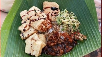 Legenda Nasi Tahu Ni Sarti Sukawati: Kuliner Vegetarian yang Selalu Diburu Wisatawan