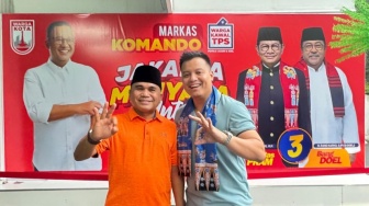 Outfit Anies Baswedan di Baliho Pramono-Rano Bikin Salfok, Netizen: Unjokowisme