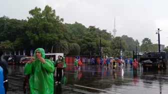 Timnas Indonesia Vs Arab Saudi: Suporter Rela Berbasah-basahan Demi Dukung Garuda