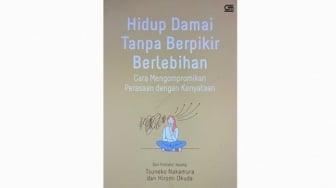 Rahasia Kebahagiaan dalam Buku 'Hidup Damai Tanpa Berpikir Berlebihan'