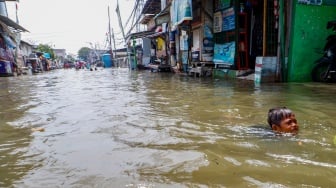 Banjir Rob Rendam Pemukiman di Muara Angke