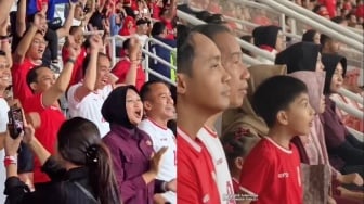 Cucu Presiden dan Anak Wapres, Jersey Jan Ethes Saat Nonton Timnas di GBK Tuai Sorotan