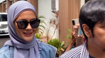 Paula Verhoeven Diantar Seorang Laki-laki ke Sidang Cerai, Siapa Dia?