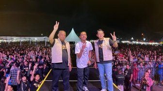 Bareng Ribuan Orang, Harda-Danang Kampanyekan Pilkada Sleman 2024 Asyik dan Damai