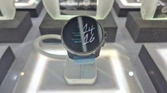 Suunto Race S Titanium Courtney: Sportwatch Glow-in-the-dark, Lengkap Mantra dari Courtney Dauwalter