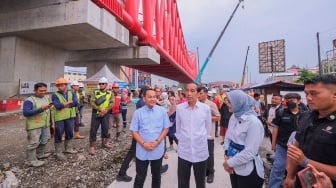 Blusukan Bareng Respati-Astrid di Proyek Rel Layang Joglo, Jokowi Titip Pesan Ini