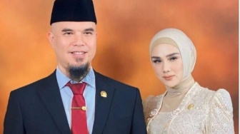 Beda Kelas Usulan Ahmad Dhani dan Mulan Jameela di DPR: Jodohin Naturalisasi vs Bela Emak-Emak