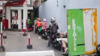 Tegas! Pengendara Sepeda Motor Bakal Tak Bisa Isi Bensin di SPBU Jika Tak Gunakan Helm