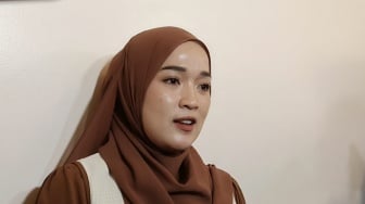 Nissa Sabyan Kini Resmi Jadi Ibu Tiri Bagi Anak-anaknya, Ririe Fairus Belum Buka Komunikasi: Nggak Penting!