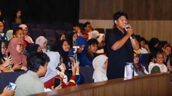 Para Peserta saat mengikuti acara Youth Economic Summit 2024 di Graha Bhakti Budaya, Taman Ismail Marzuki (TIM), Jakarta, Sabtu (23/11/2024). [Suara.com/Alfian Winanto] 