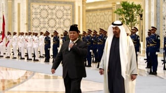 Presiden Prabowo Subianto Sangat di Hormati, Disetiap Kunjungan Disediakan Mobil Warna Putih, Warna Favorit Prabowo