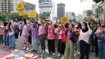 Kompak Geruduk Istana, Ini Sederet Tuntutan Massa Pendemo Perempuan ke Prabowo