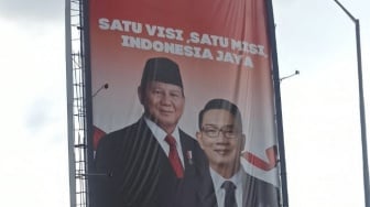 Baliho RK dan Prabowo Masih Mejeng Saat Masa Tenang di Kampung Melayu, Timses Klaim Masih Aman