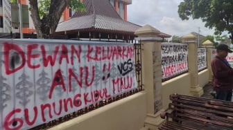 Gelar Aksi di Gedung Dewan, Gabungan Rakyat Gunungkidul Tuntut Anggota DPRD Terlibat Video Tak Senonoh Dinonaktifkan