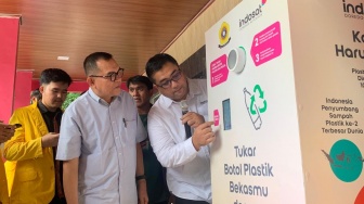 Botol Bekasmu Bernilai! Indosat Bantu Mahasiswa Unsri Ciptakan Bumi Lestari