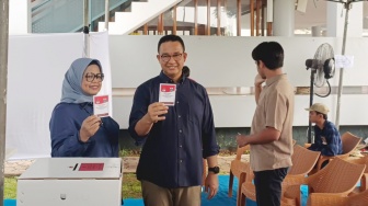 Nyoblos di TPS 29, Anies Baswedan: Jaga Lingkungan dan TPS Kita