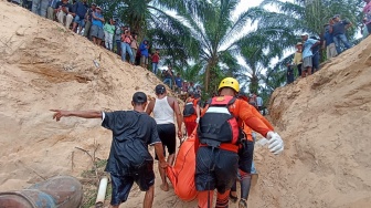 Tertimbun Longsor, Penambang Pasir Ditemukan Tak Bernyawa di Sungai Way Seputih