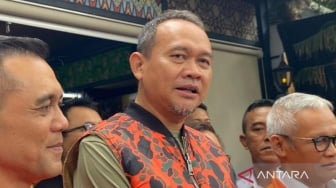 Cak Lontong Ungkap Inisial RK Pengirim Karangan Bunga ke Pramono-Rano: Bukan Ridwan Kamil, tapi...