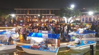 Membludak! Floating Market Pertama di Surabaya Diserbu Pengunjung