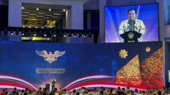 Prabowo: Pertama Kali Harga Tiket Pesawat Liburan Nataru Turun!