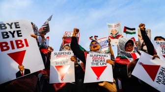 Aksi Solidaritas untuk Palestina di Depan Kedubes Amerika