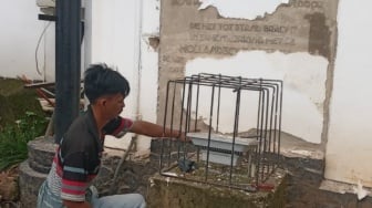 Tukang Bangunan Temukan Prasasti Kuno Saat Renovasi Kantor Wali Kota Palembang