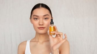 3 Rekomendasi Oil Serum yang Mengandung Retinol, Ampuh Atasi Tanda Penuaan