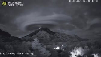 Tiba-tiba Muncul di Puncak Gunung Merapi, Apa Itu Awan Lentikular?