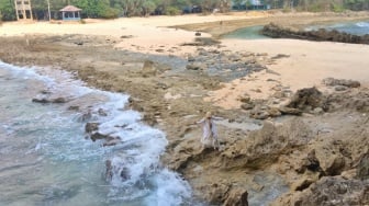 Pantai Batu Bengkung, Serpihan Surga di Malang Selatan!