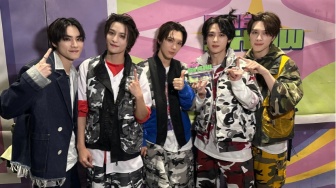 Selamat! WayV Raih Kemenangan Pertama untuk Lagu Frequency di Program The Show