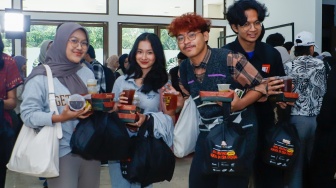 Para peserta usai mengikuti acara Gedor Kampus di Gedung Vokasi Universitas Indonesia (UI), Depok, Jawa Barat, Selasa (3/12/2024). [Suara.com/Alfian Winanto]