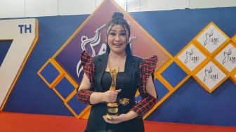 Pecah Telur! Fitri Carlina Akhirnya Bawa Pulang Piala AMI Awards Usai 15 Tahun Berkarya