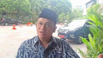 Tak Lagi Pakai Bando, Farhat Abbas Ungkap Alasan Kini Kenakan Peci