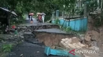 Akses Jalan Amblas dan Terputus Akibat Longsor, BPBD Minta Masyarakat Hindari Perjalanan ke Selatan Cianjur