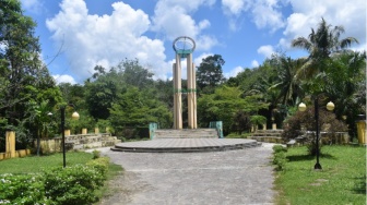 Menjejak Khatulistiwa: Pesona Tugu Equator di Lipat Kain, Kampar