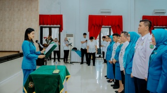 Istri Bobby Nasution Lantik 4 Ketua TP PKK Kecamatan-Kukuhkan Jadi Bunda PAUD