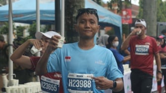 Le Minerale Bantu 10.500 Pelari Tetap Bugar, Taklukan Jalur Menanjak Borobudur Marathon