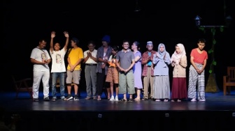 6 Adegan Paling Menyentuh pada Pertunjukan Teater Braille: Ada Karena Cinta