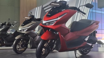 Bingung Pilih Varian New Honda PCX 160 2025? Intip Bedanya: Dari yang Bikin Kantong Aman Sampai Buat Tetangga Iri