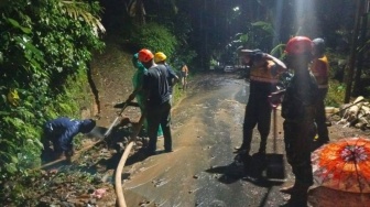 Banyumas Dilanda Longsor dan Banjir, Akses Jalan Sempat Terputus