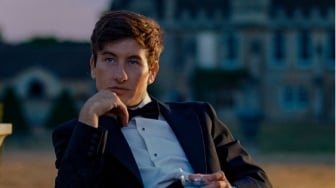 Barry Keoghan Angkat Suara Usai Dirumorkan Netizen karena Selingkuh