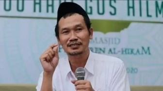 Pandangan Gus Baha tentang Perayaan Tahun Baru 2025