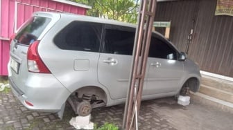 Nasib Apes Pemilik Avanza di Semarang, Ban Berubah Bentuk Jadi Bata Ringan