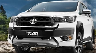 DNA SUV dalam Darah MPV: Toyota Innova Crysta Tashan Edition Buktikan Reborn Belum Mati