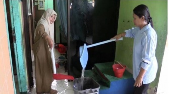 Ruang Kelas SDN di Mataram Jadi Kolam Karena Banjir, Ujian Semester Terganggu